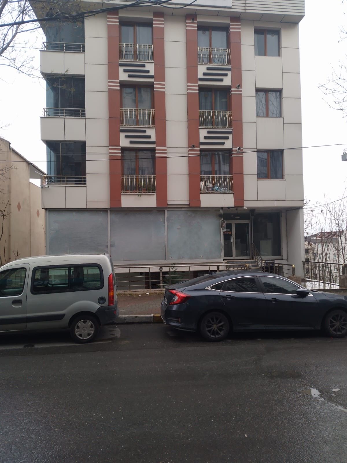 İstanbul Beylikdüzü Yakuplu Mahallesinde 100m² Satılık Dükkan