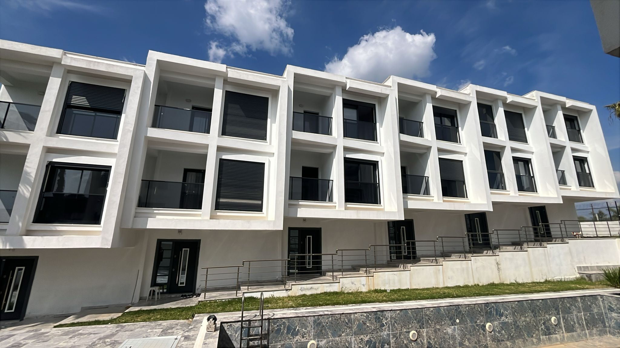 İzmir Torbalı Ayrancılar Mahallesinde 3+1 128m² Satılık Havuzlu Tripleks Mesken