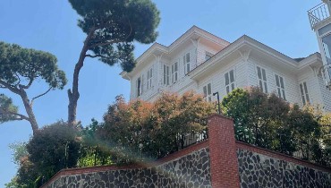 Üsküdar Sultantepe'de Boğaz Manzaralı Köşk
