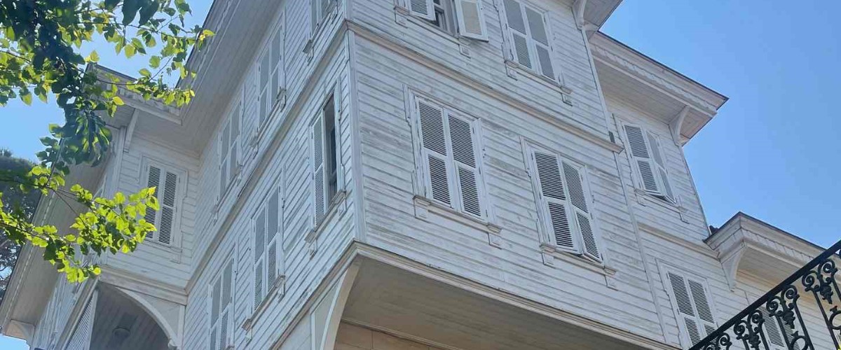 Üsküdar Sultantepe'de Boğaz Manzaralı Köşk — foto 10