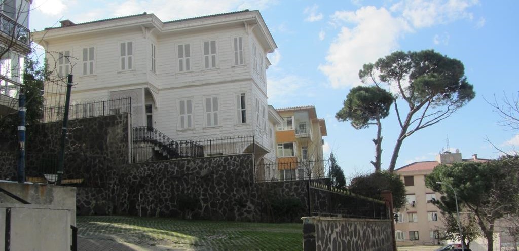 Üsküdar Sultantepe'de Boğaz Manzaralı Köşk — foto 2