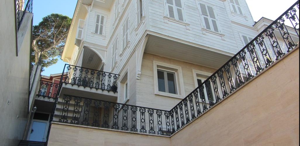 Üsküdar Sultantepe'de Boğaz Manzaralı Köşk — foto 3
