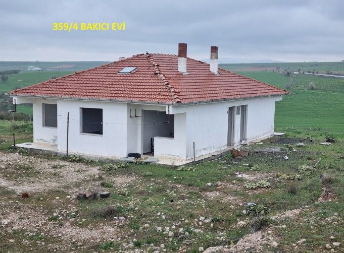 Uşak Ulubey Aşağı Mahallesinde 42.771m² Üzerinde Yapılar bulunan Satılık Tarla
